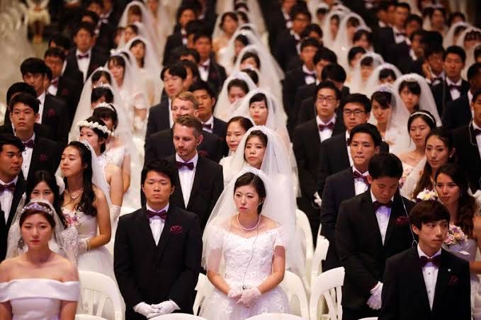 在南韓創立的「統一教」，多次舉行「聯合婚姻」將日本女性銷出去。網上圖片