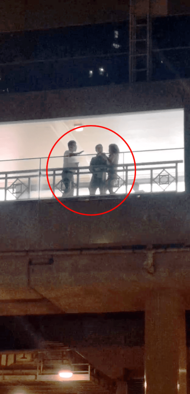 影片相信由橋下路人拍攝，事件傳在上周四(23日)晚上發生