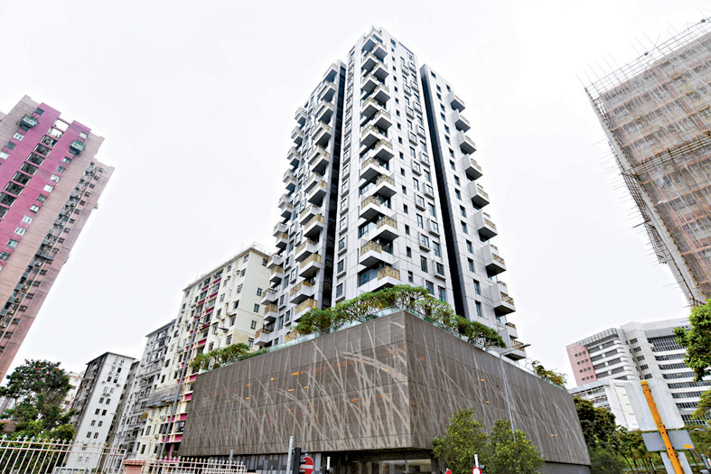 何文田Dunbar Place中層A室，以3500萬易手，呎價約19115元。