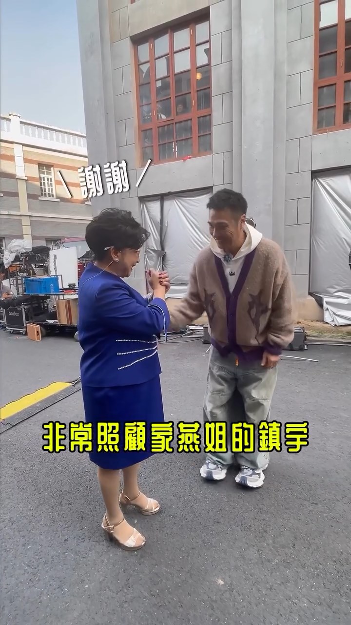 其實吳鎮宇對前輩非常恭敬。 其實吳鎮宇對前輩非常恭敬。