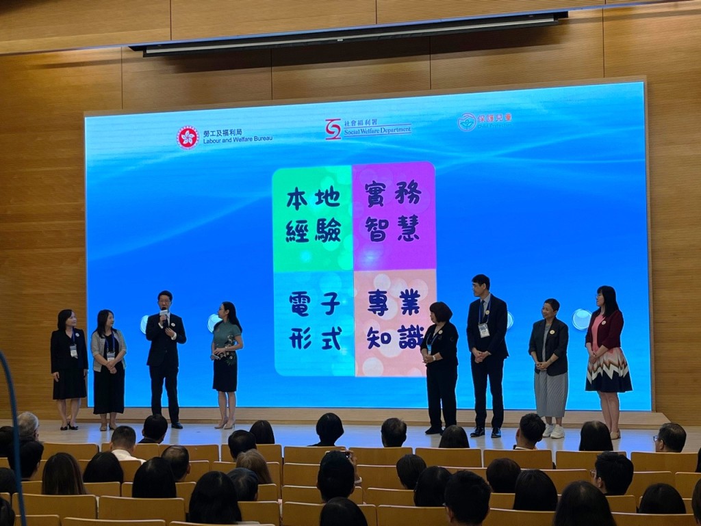 強制舉報者指南》內提供舉報決策流程圖、輔助分析框架和個案情境範例。