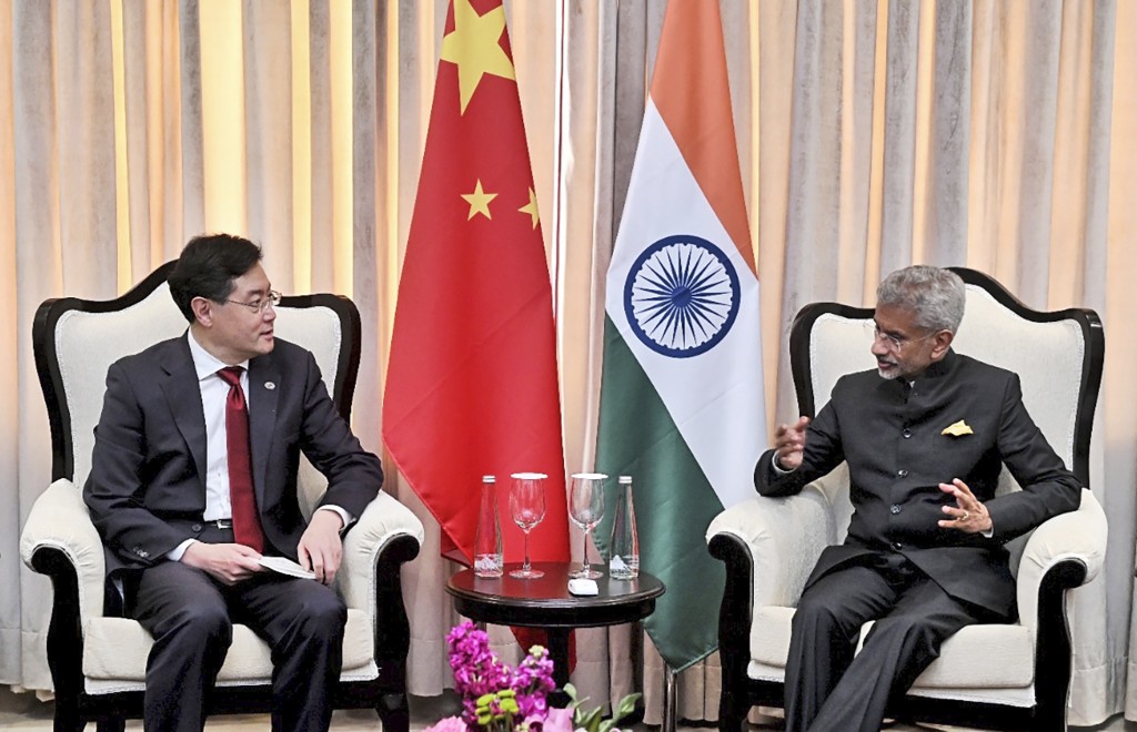 印度外長蘇杰生與中國外長秦剛在印度新德里舉行的 G20 外長會議期間會談。AP