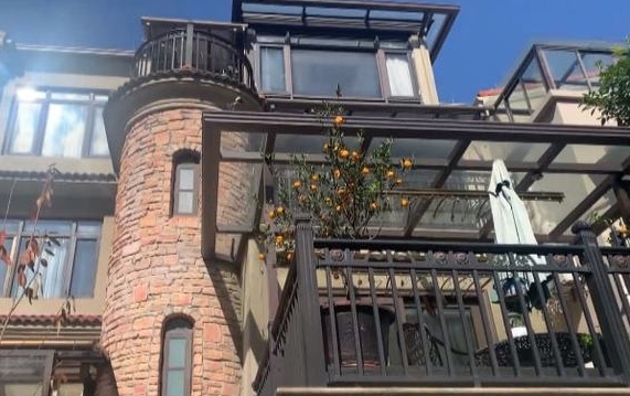 張男家住一幢三層高的別墅。網圖