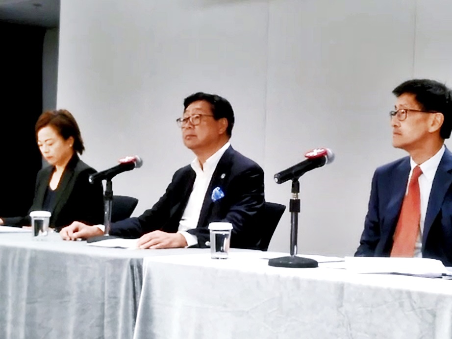 馬時亨(中)、梁國權(右)
