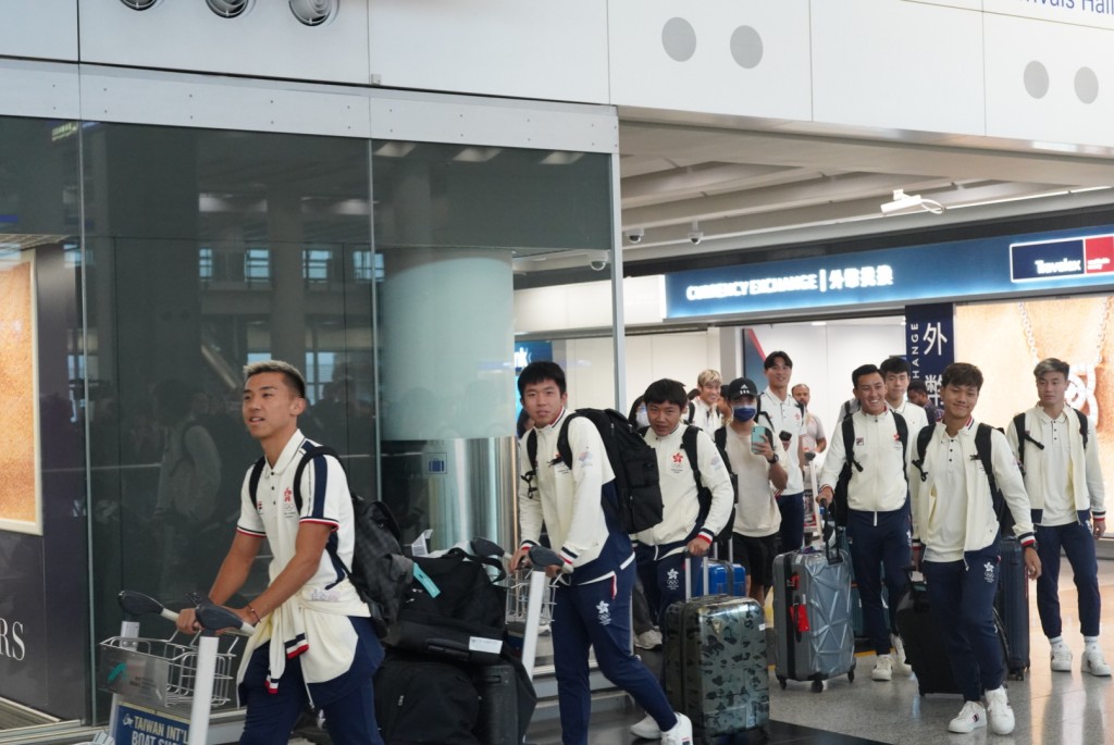 港队球员今日由杭州返港。 足总图片