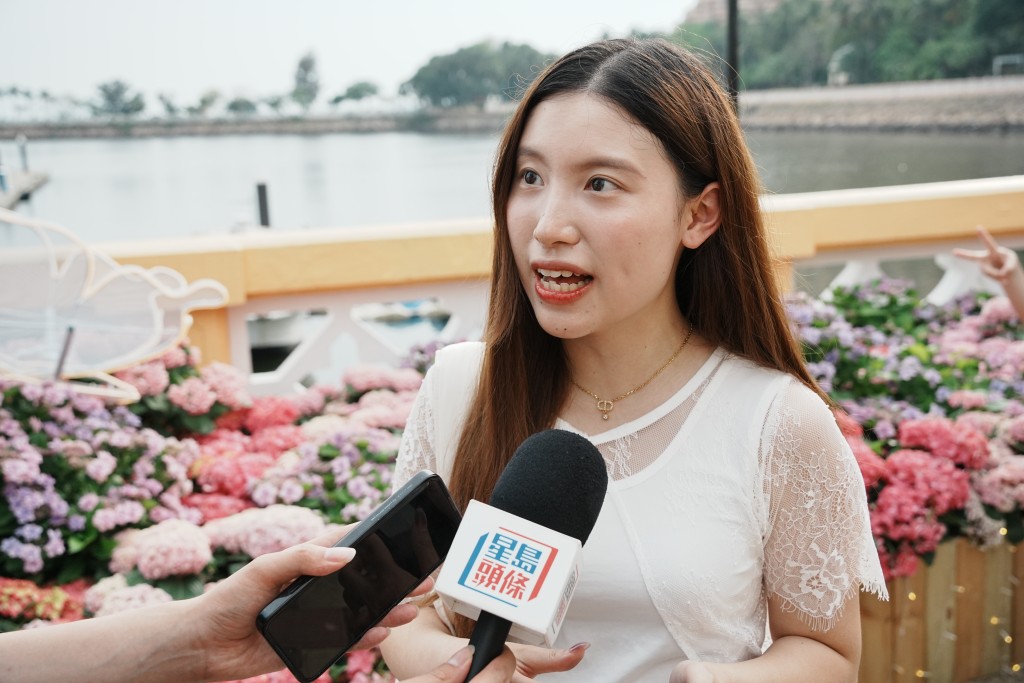 Jacqueline專程坐一個半小時巴士到黃金海岸賞花,直言到場後見到花海配上藍天白雲美景,車程再長亦值得。 Jacqueline專程坐一個半小時巴士到黃金海岸賞花,直言到場後見到花海配上藍天白雲美景,車程再長亦值得。