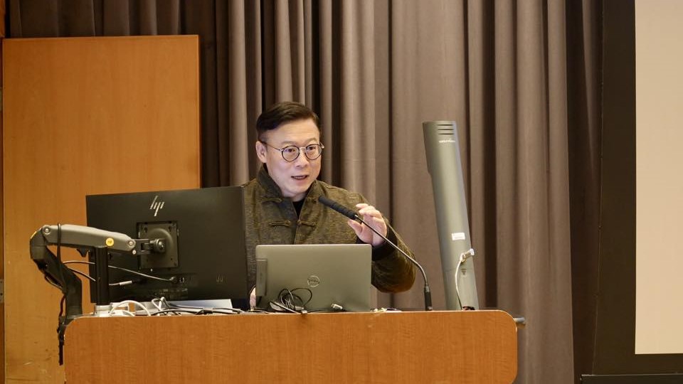 張國鈞指杜鳳治來廣東赴任路過香港時，曾記下香港夜景和自己的感慨。張國鈞fb