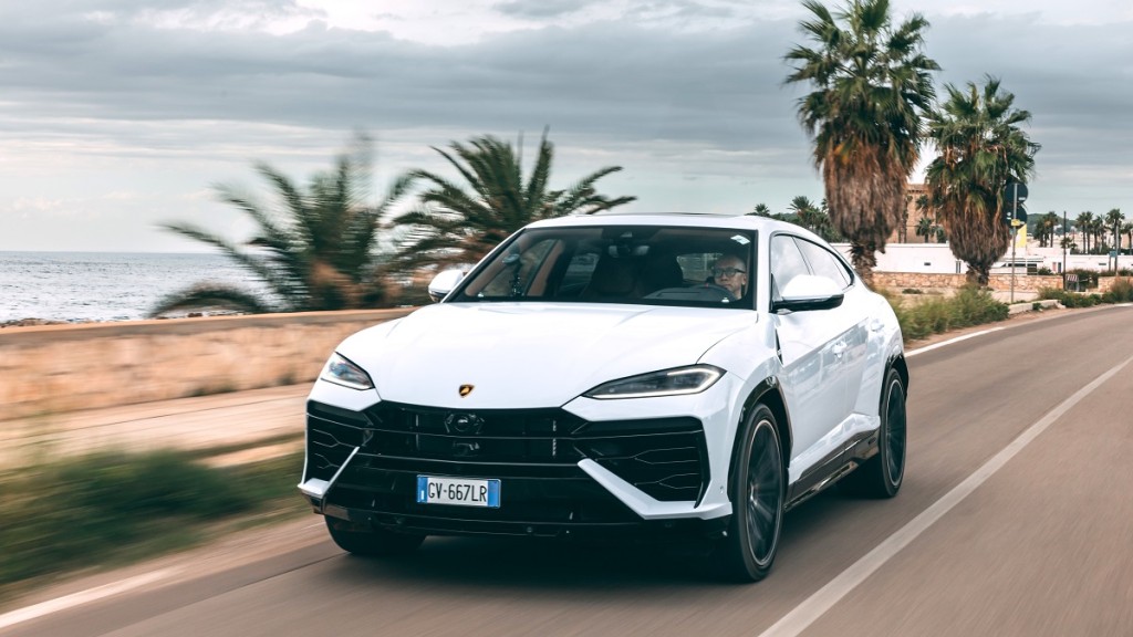 全新林寶堅尼Lamborghini Urus SE混能版超級SUV，在EV或Hybrid模式純電能驅動之下，提供超級寧靜舒適駕乘感受。