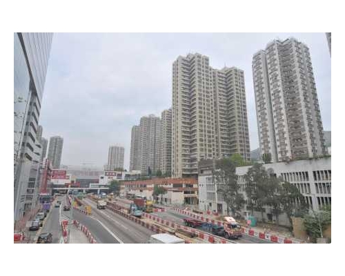 屯門華都花園鄰近屯門市中心，配套齊全。