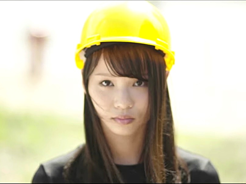 唯一不是著校服的造型。