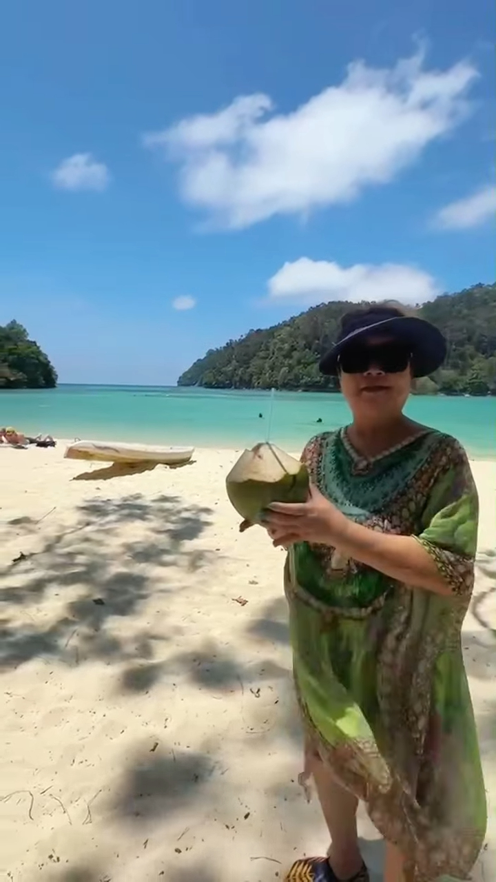 肥媽早前拍片透露到沙巴玩。 肥媽早前拍片透露到沙巴玩。