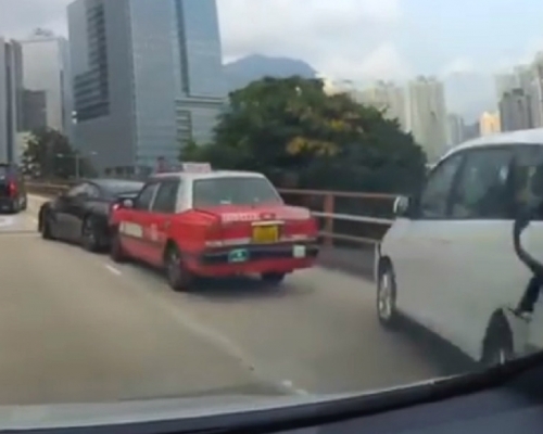 太子道東往觀塘方向4車相撞。網民
Sam Chu圖片