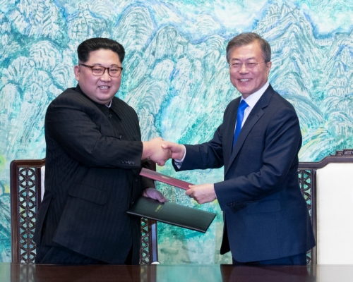 兩韓領袖會談後，北韓同意撥快時鐘，與南韓採用同一時區。（AP）