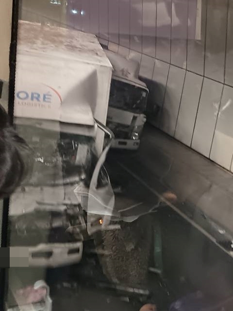 有貨車車頭受損。FB：胡志鴻@北區之友