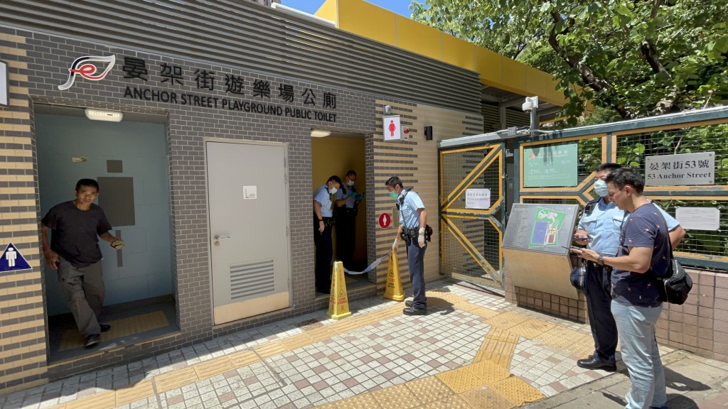 警員到場調查。楊偉亨攝