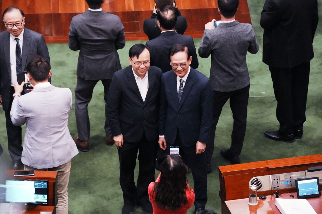 工聯會黃國、建測規園界謝偉銓合照。汪旭峰攝 工聯會黃國、建測規園界謝偉銓合照。汪旭峰攝