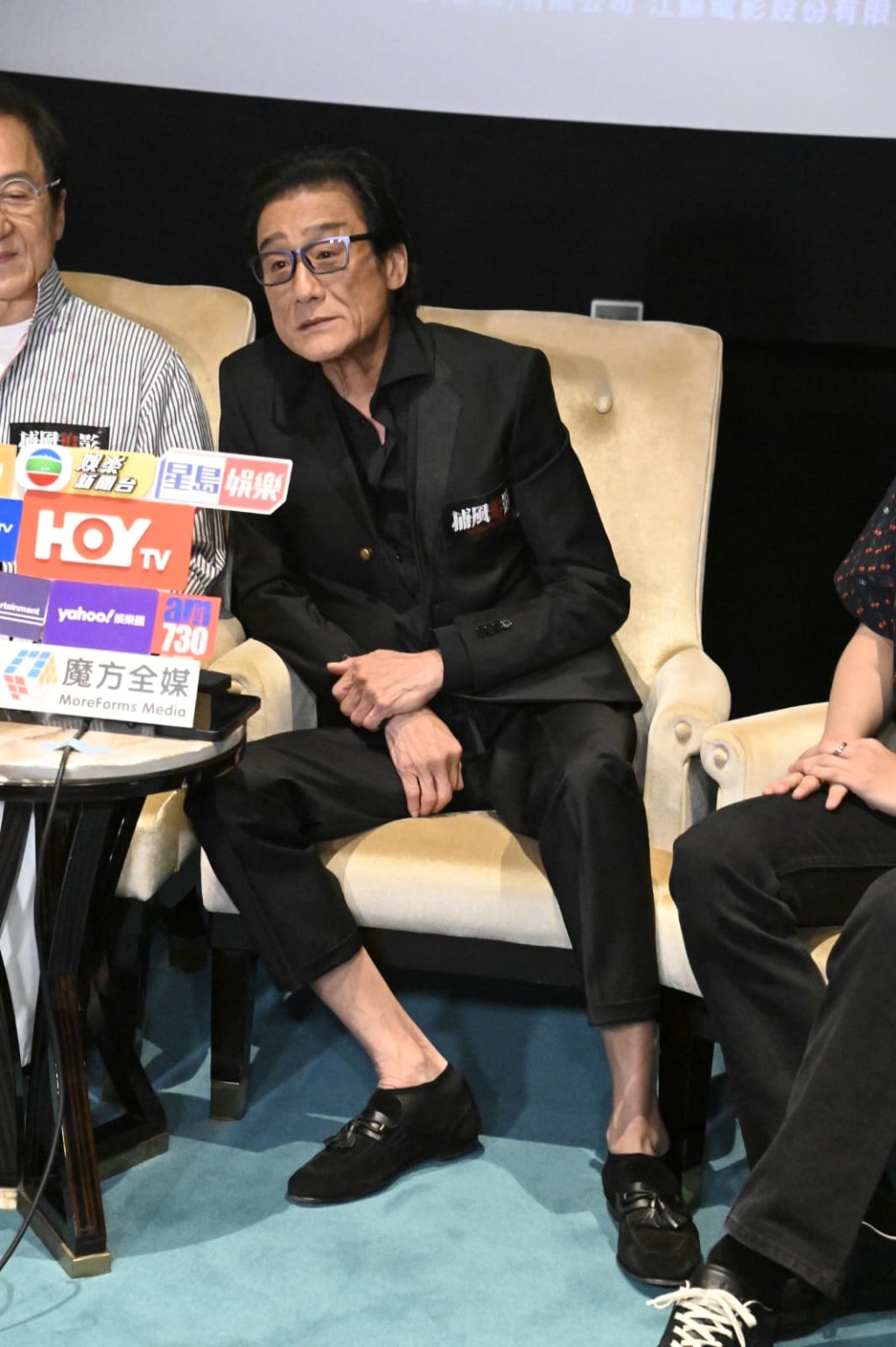 梁家輝戲中揸真刀,同成龍互劈! 梁家輝戲中揸真刀,同成龍互劈!