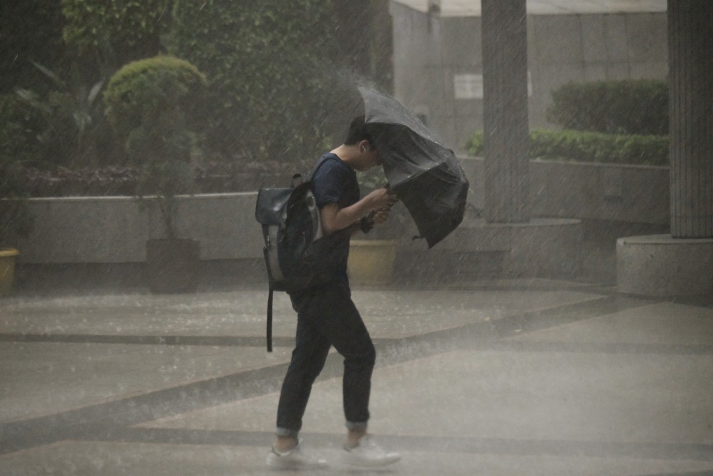 天文台料低壓區或形成,明日起連落10日雨 天文台料低壓區或形成,明日起連落10日雨