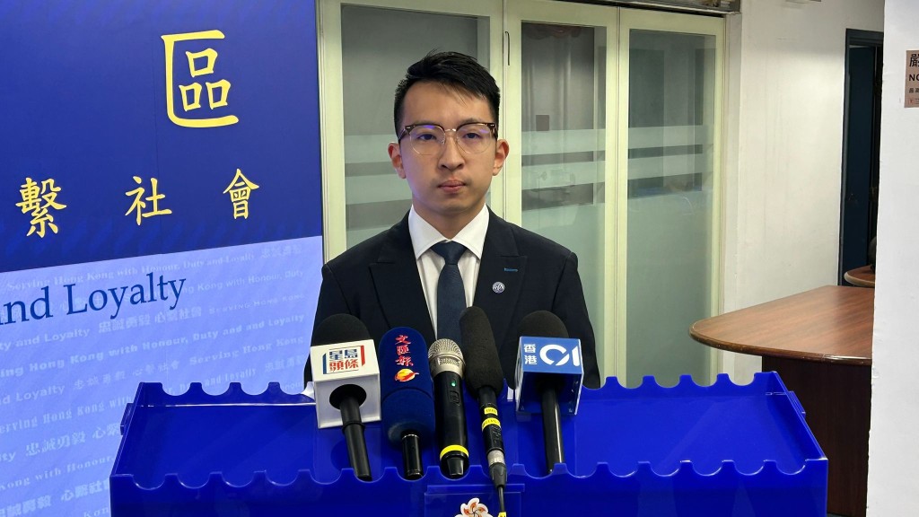 西區警區刑事情報組主管督察李銘濰講述案情。 西區警區刑事情報組主管督察李銘濰講述案情。