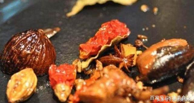 火鍋中加入罌粟殼據指會更美味，但官方已禁止將罌粟加入食物中。