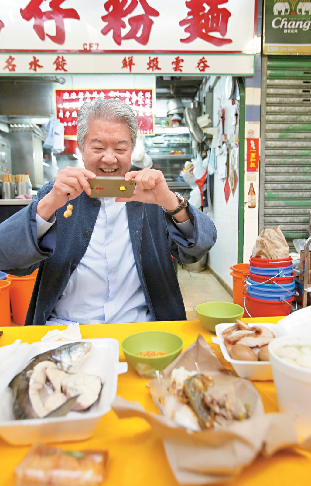 蔡瀾是「豬油」最堅實的支持者。一般人怕豬油不健康不敢吃,不過食得是福的蔡瀾過往就曾公開教路,如何自行提煉豬油。 蔡瀾是「豬油」最堅實的支持者。一般人怕豬油不健康不敢吃,不過食得是福的蔡瀾過往就曾公開教路,如何自行提煉豬油。