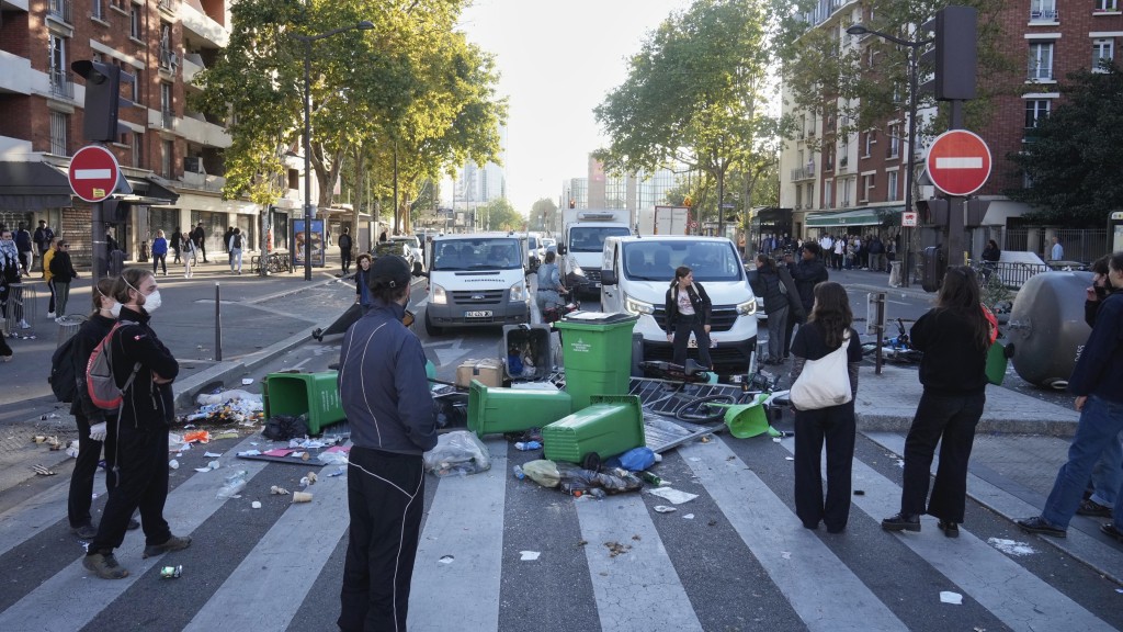 法國多地爆發「封鎖一切」示威。 美聯社