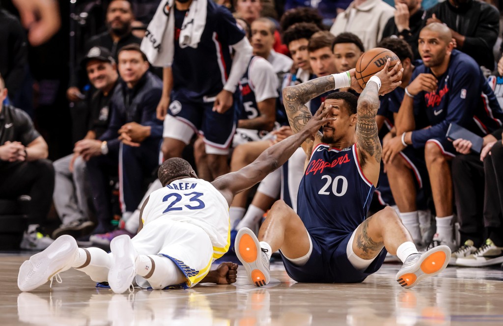 格連貢獻賽季新高的4次搶斷。AP