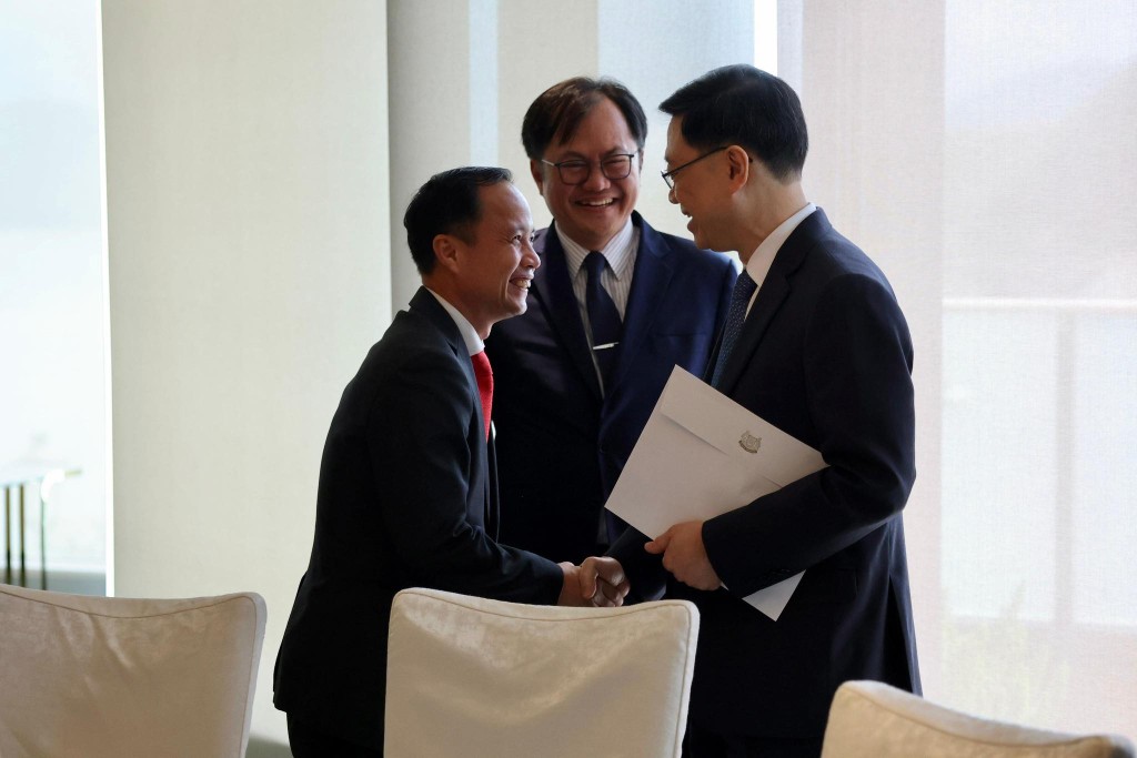 李家超出席與東盟成員國駐港總領事和代表的午餐會,深化友誼和交流意見。李家超fb 李家超出席與東盟成員國駐港總領事和代表的午餐會,深化友誼和交流意見。李家超fb