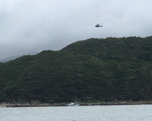 西貢廈門灣一名行山人士感頭暈，須由直升機吊起送院治理。