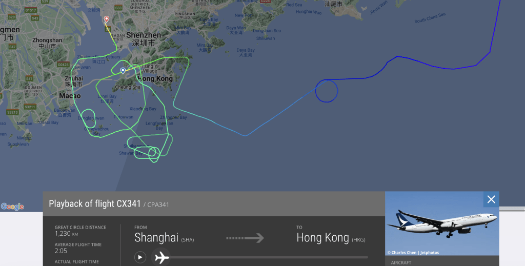 国泰CX 341 航班两度降落香港机场失败。Flightradar24 网站截图