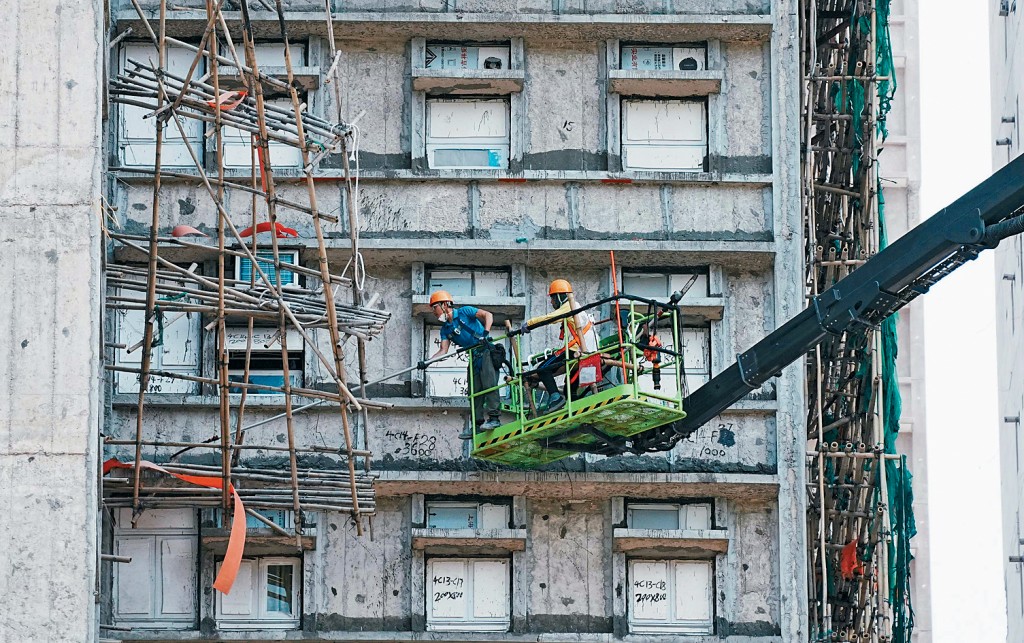 宏福苑受灾楼宇均有个别号数单位的损毁程度，较同一楼宇其他单位严重。