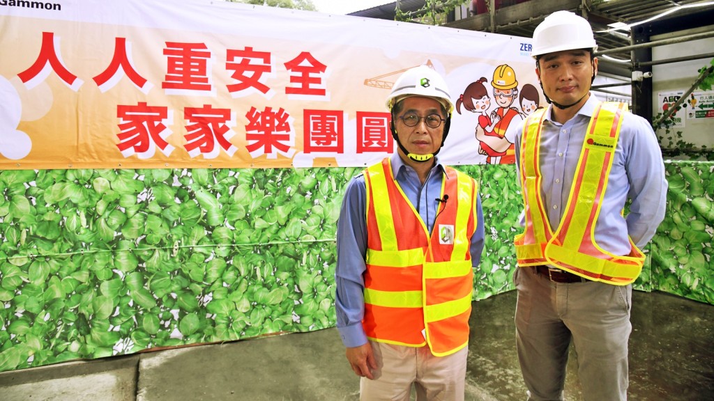 香港營造師學會會長孟家榮（右）表示，近幾年工程量較多，部分公司對新入職工友的培訓做得不足夠。旁為香港建造業議會主席何安誠。何健勇攝