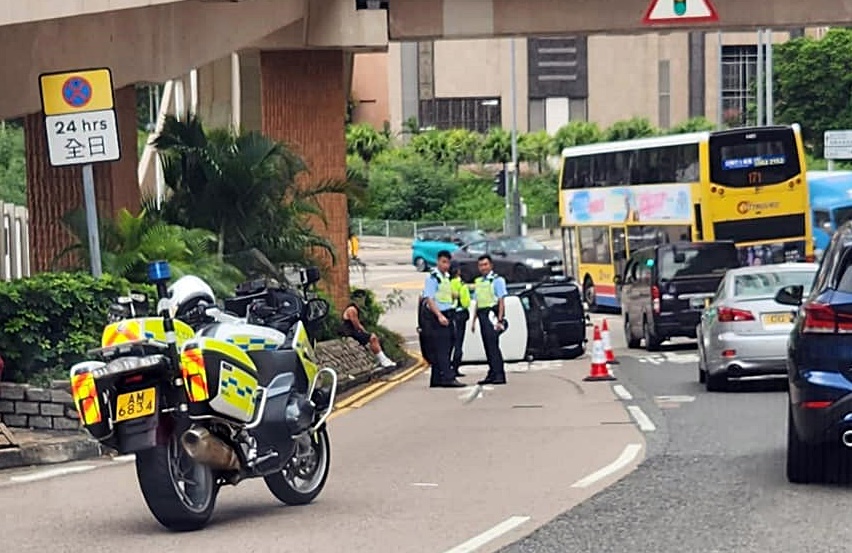 警方到场调查。fb：香港突发事故报料区