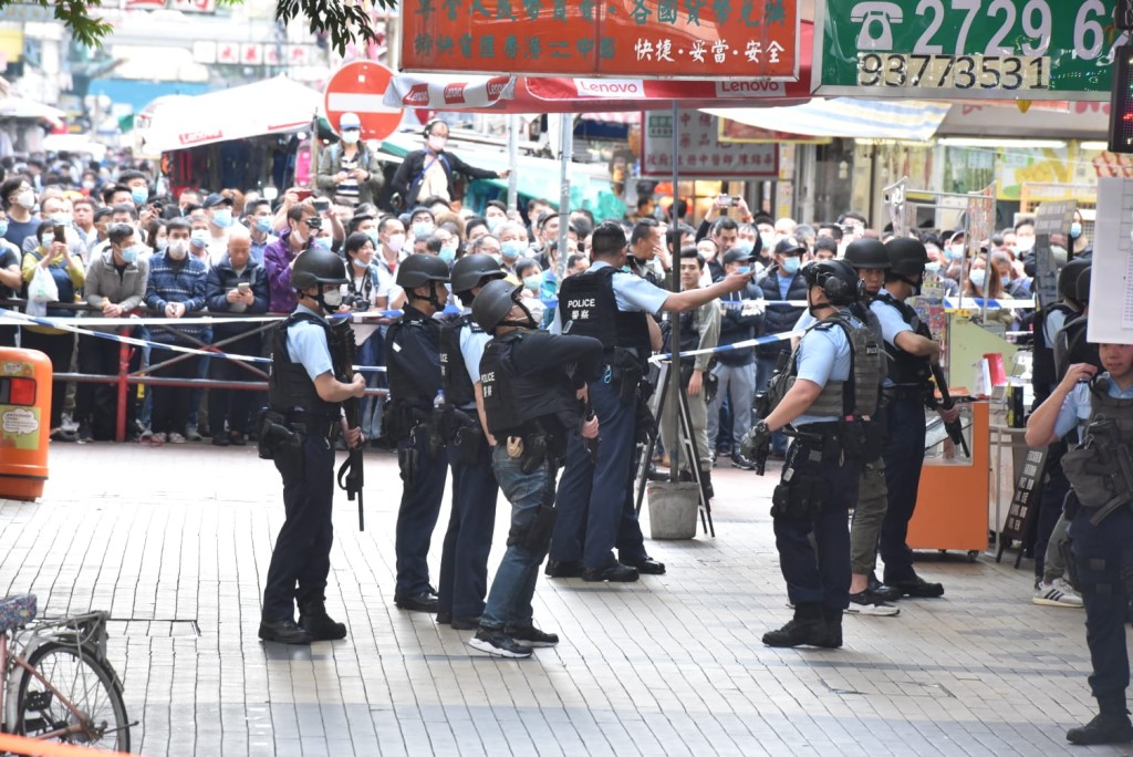 警方封鎖現場一帶搜索。