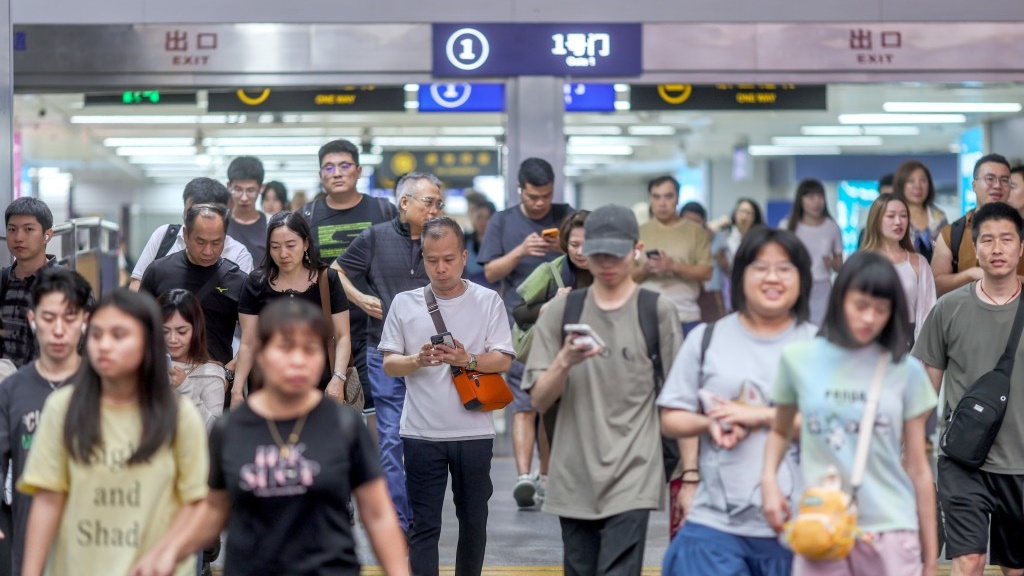 端午節︱周日截至上午10時有15.1萬人次出入境 陸路口岸以羅湖最繁忙