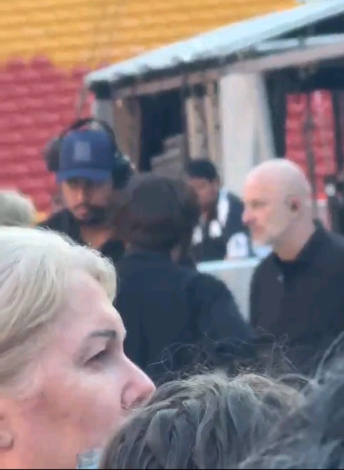 昨日Johnson企圖闖進Gaga布里斯班演唱會場館，當時他戴了深棕色假髮玩喬裝。（粉絲片段截圖）