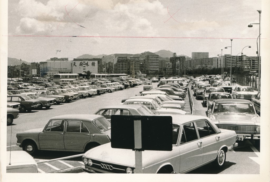 1973年經常滿座的啟德機場停車場。資料圖片