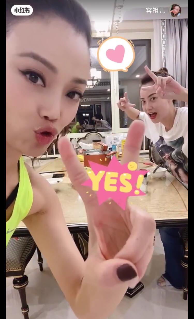 為慰勞經理人Mani，Joey親自為她下廚。