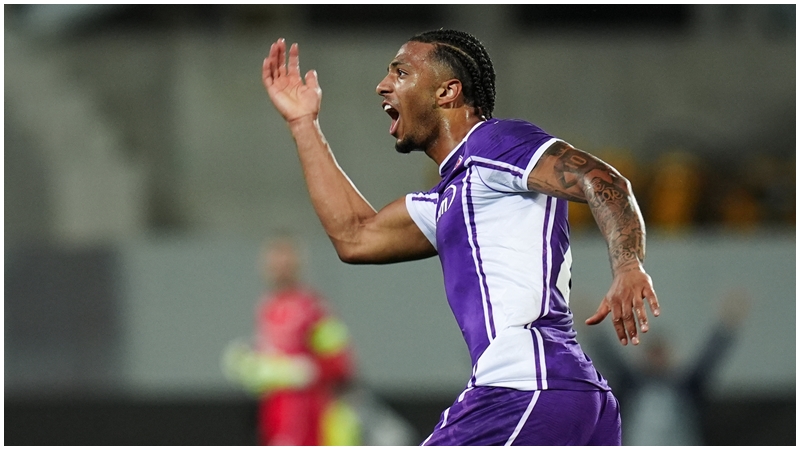 身高1.9米的尼安度在中場爭奪經常佔優。AP