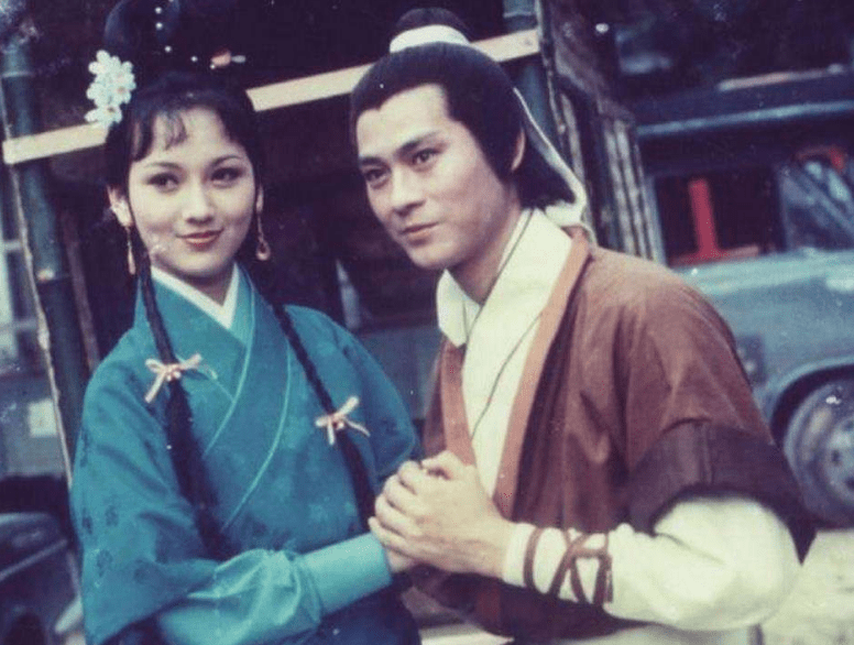 赵雅芝1978年拍摄首部古装剧《倚天屠龙记》饰演周芷若，古装仙气造型令人惊艳。