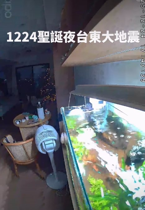 有台灣網民發布家中魚缸的水在地震中狂晃。 IG