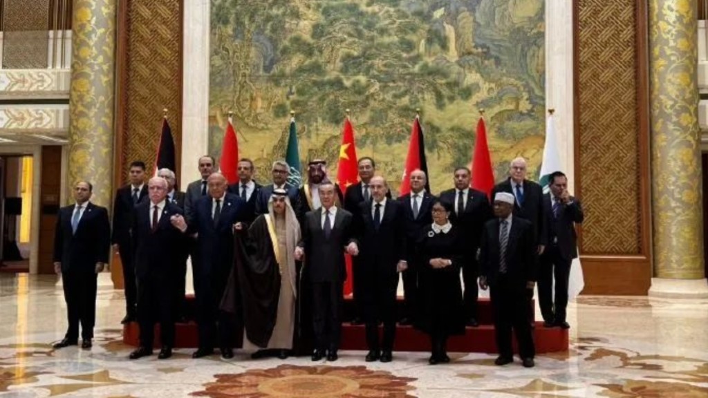 王毅會見阿拉伯和伊斯蘭國家外交部長聯合代表團。CGTN