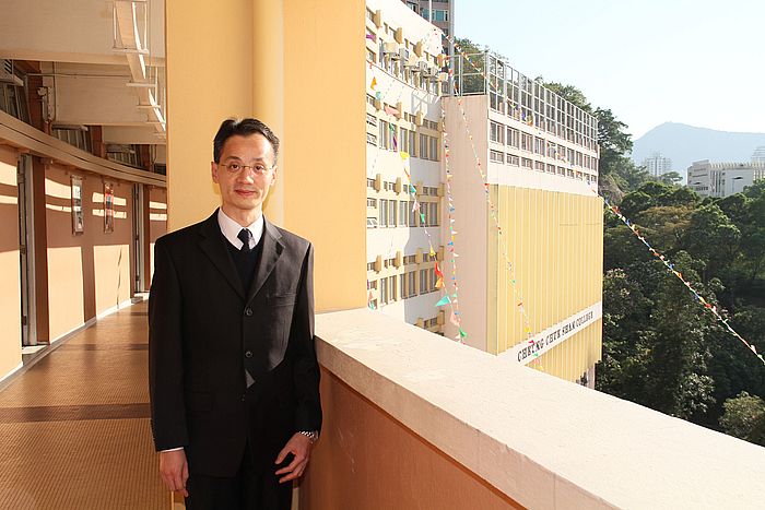 張祝珊英文中學校長歐振強表示,該校今年接受更多同學到該校「叩門」。