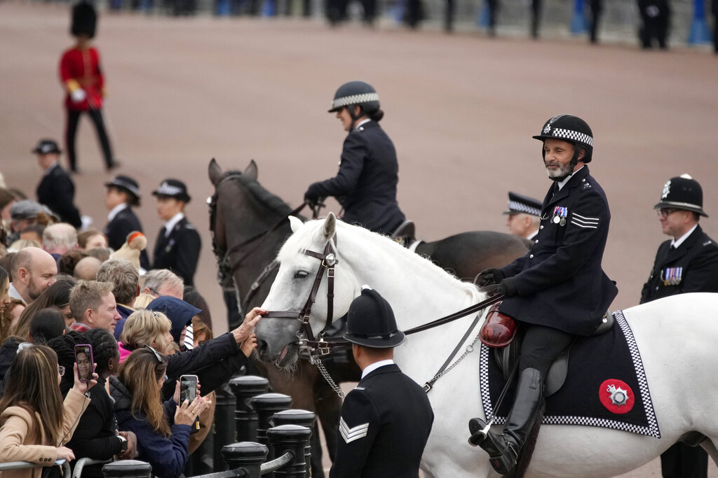 英國警方因應女皇國葬嚴陣以待。AP
