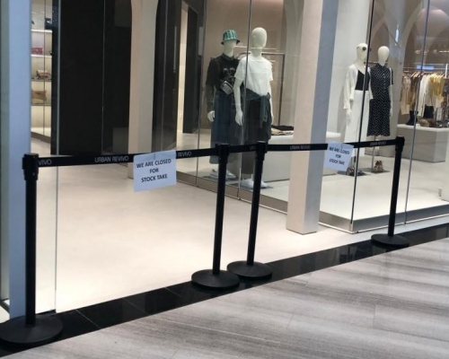 涉事的潮牌店事發後暫停營業。網圖