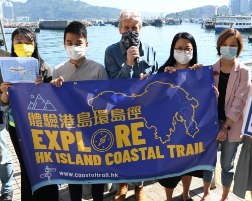 四區區議會代共同聯署要求建立環繞港島海岸的「港島環島徑」。