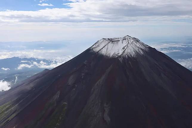 富士山是一座活火山，海拔3776米。美聯社