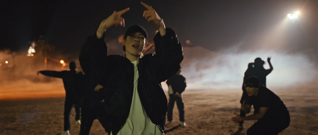 有謙選擇Travis Scott《FRANCHISE》一曲配上舞蹈。