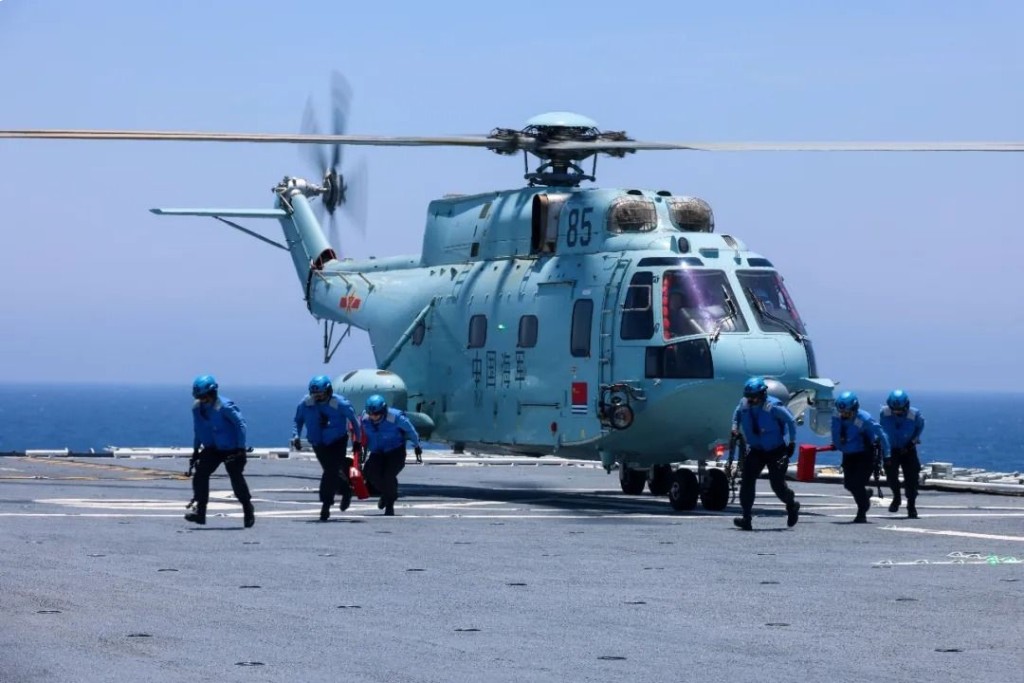 解放軍湖北艦南海開展實戰化練兵。新華社