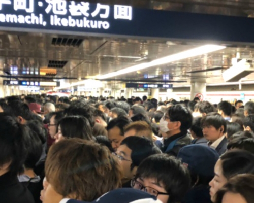 東京站人山人海。網上圖片